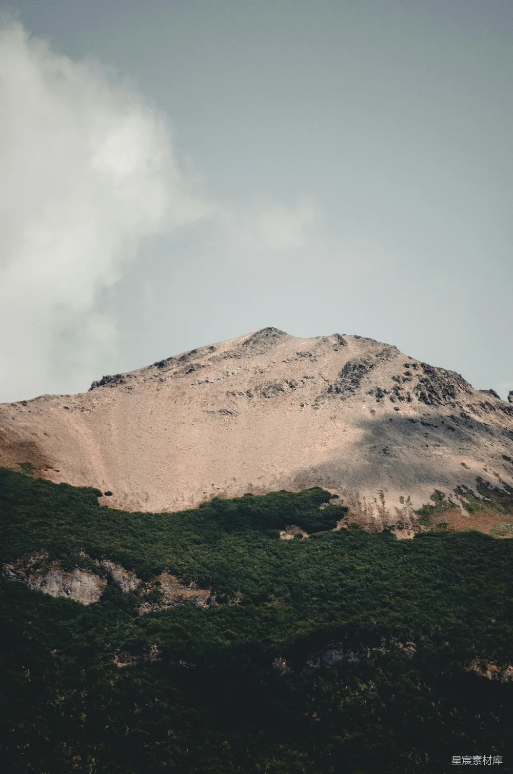 高清摄影 山景 自然 宁静 山脉 户外 山巅的宁静