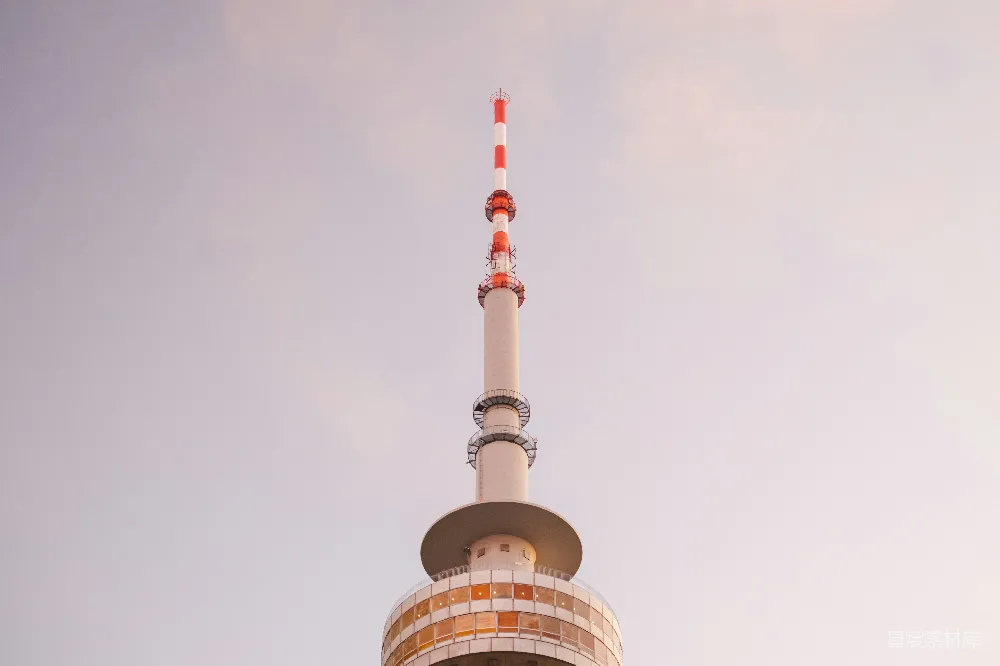 高清摄影 通信塔 城市地标 现代建筑 天空背景 工业景观 高耸入云的通信塔