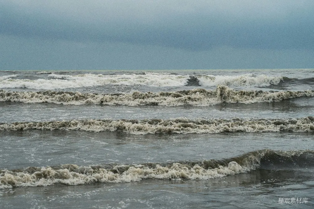 高清摄影 海滩 海浪 宁静 自然 海岸 海浪下的宁静时刻