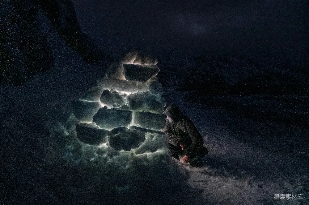 高清摄影 雪地 火堆 夜晚 户外 温暖 雪地中的温暖火堆