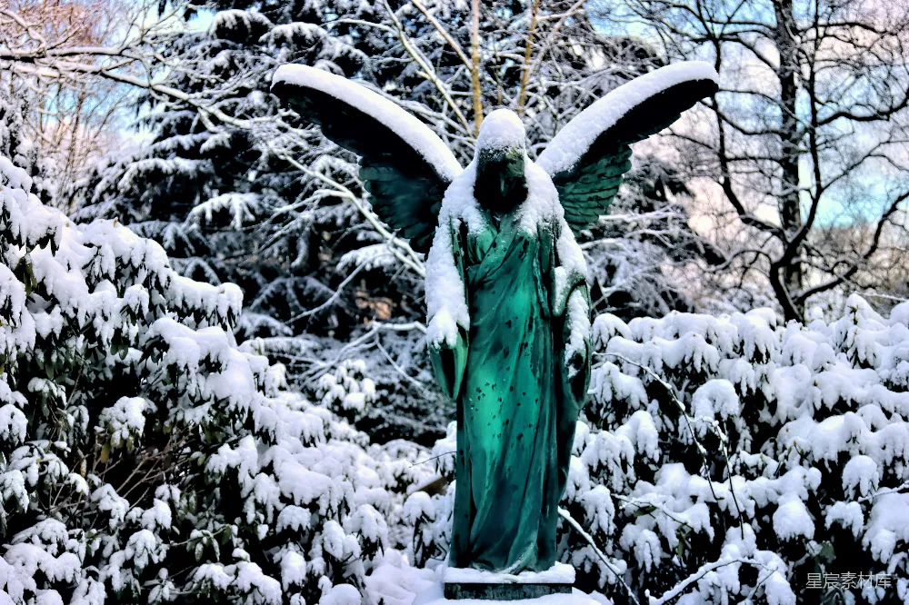 高清摄影 雪景 雕塑 冬季 自然风光 艺术 雪中的天使雕像