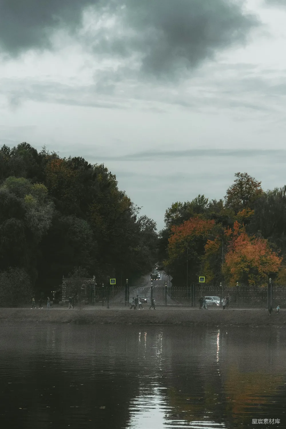 高清摄影 秋景 河流 休闲 自然 风景 秋日河边的宁静时光