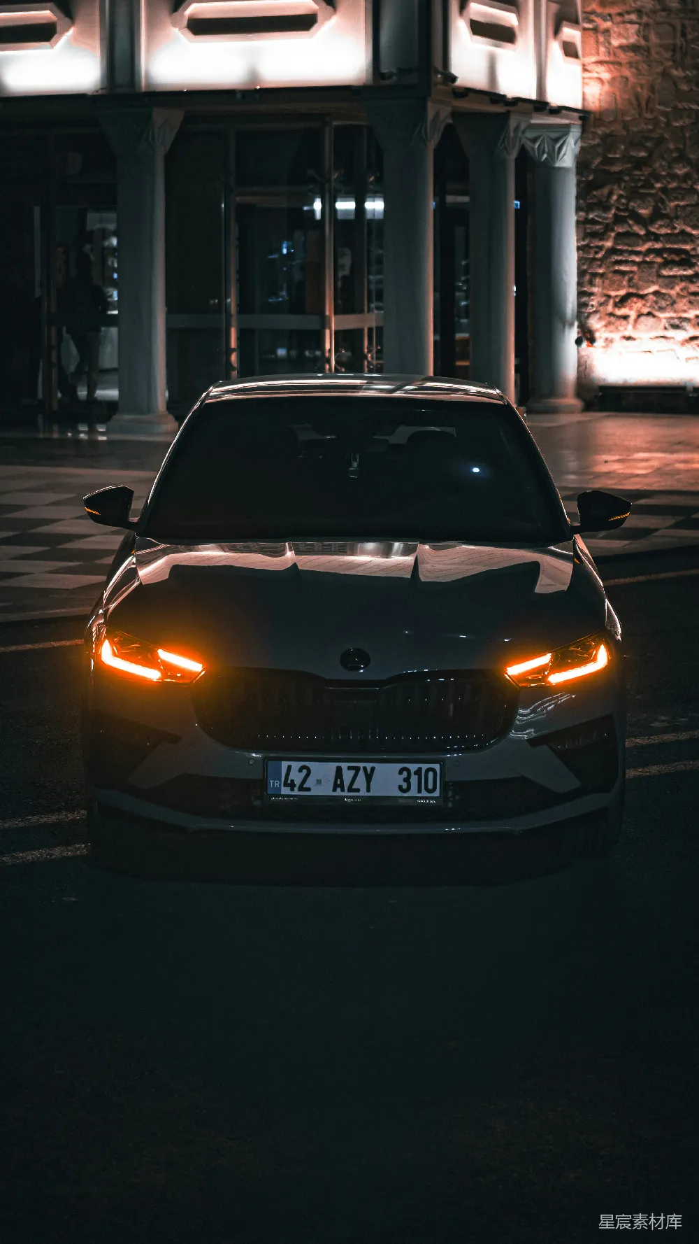 高清摄影 汽车 夜景 现代 城市 时尚 夜色中的现代汽车