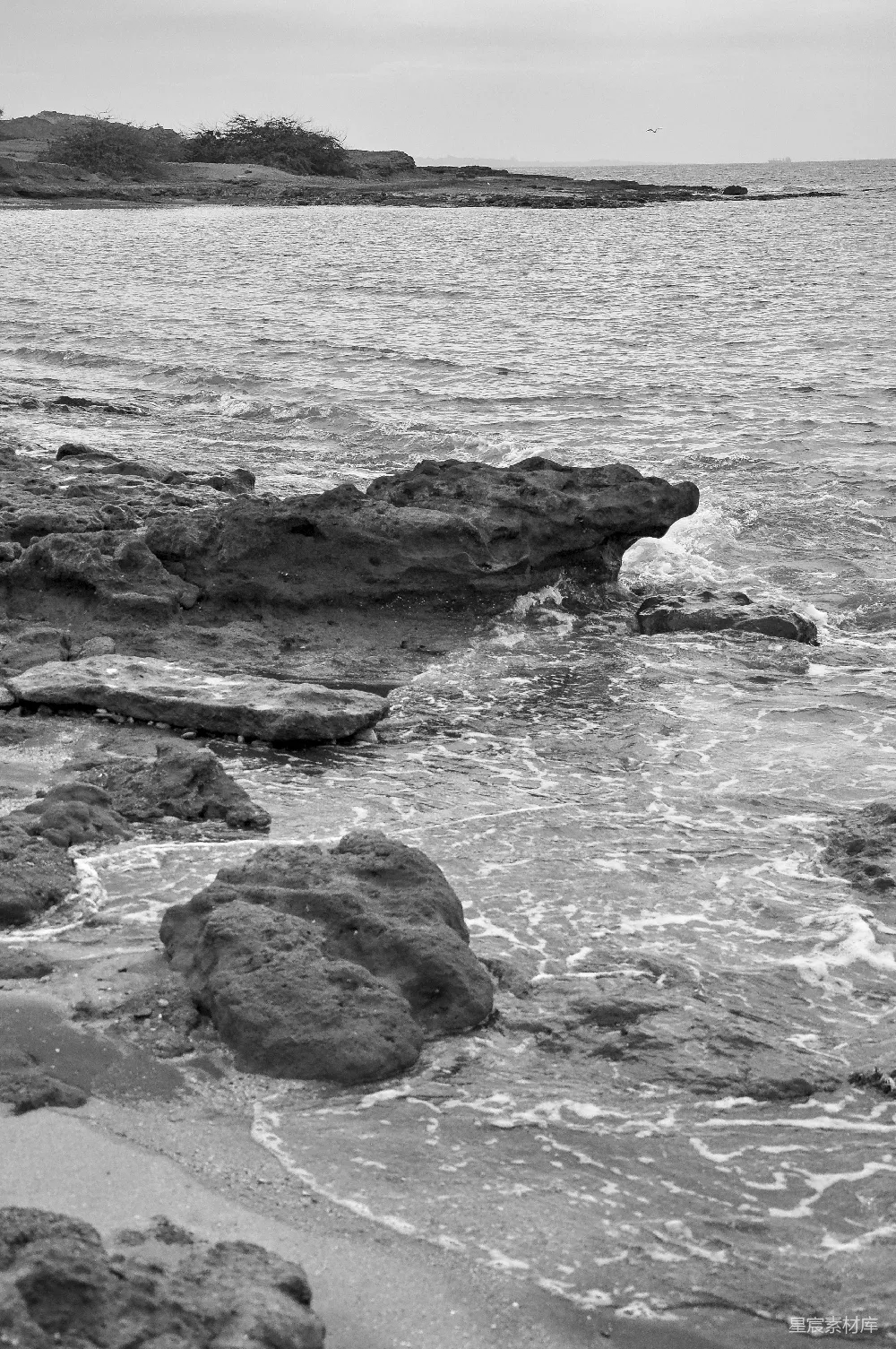 高清摄影 海岸线 黑白摄影 自然风光 宁静 海滩 海岸线的黑白风景