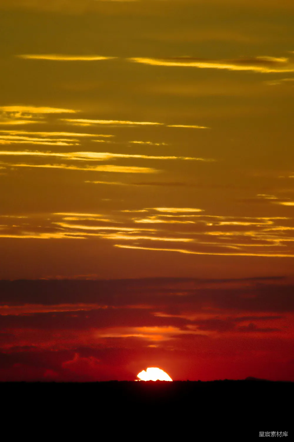 高清摄影 夕阳 云海 自然风光 宁静 日落 夕阳下的云海