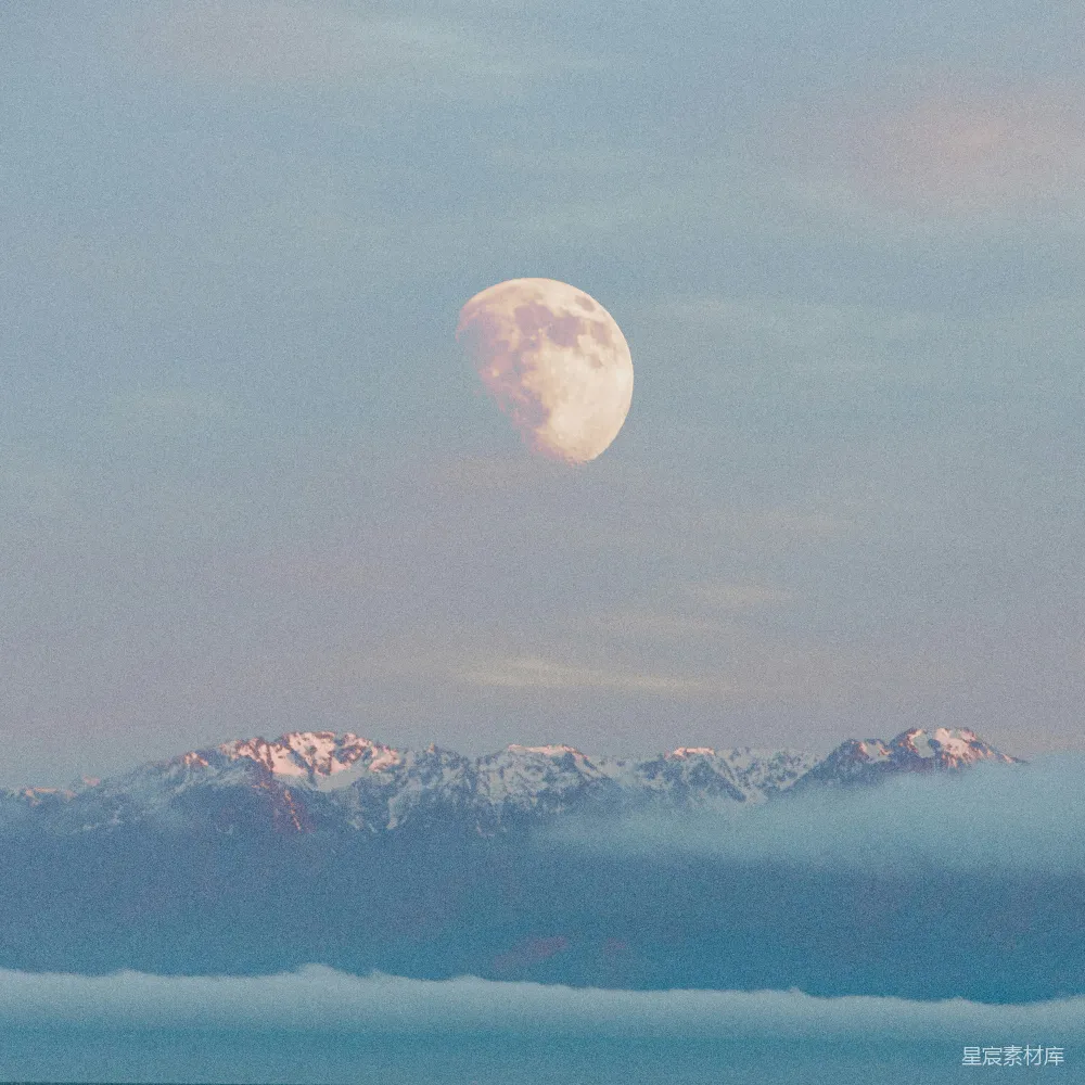 高清摄影 月亮 雪山 自然风光 宁静 晨昏 月升雪山