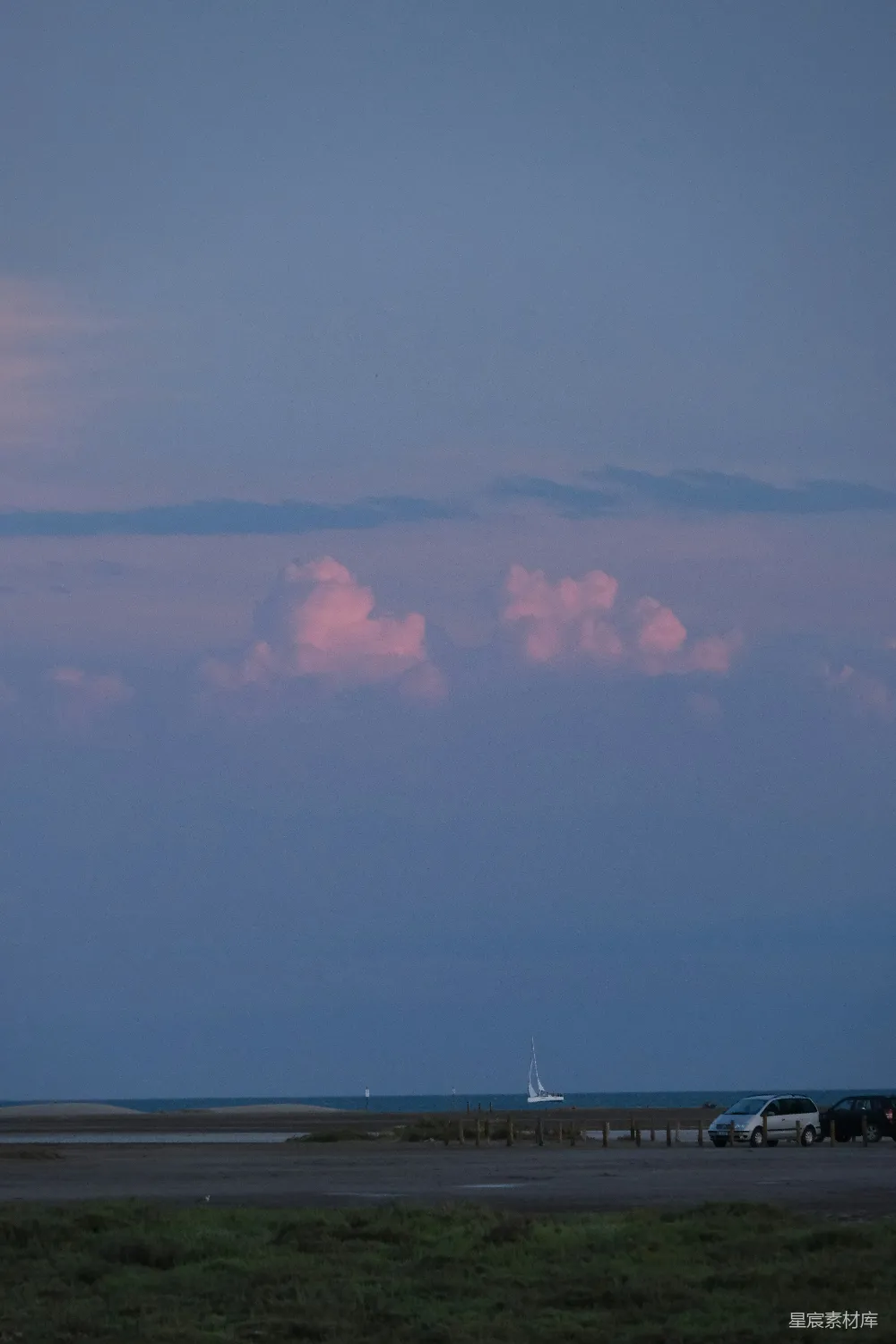 高清摄影 黄昏 海景 帆船 宁静 自然 黄昏时分的海景与帆船