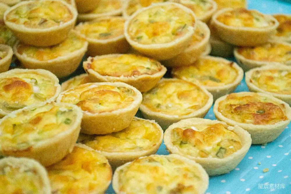 高清摄影 蛋挞 美食 烘焙 甜点 聚会 金黄香浓的迷你蛋挞