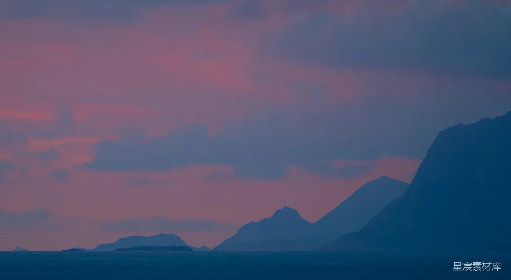 高清摄影 山景 日落 自然风光 宁静 风景 日落时分的山海景色