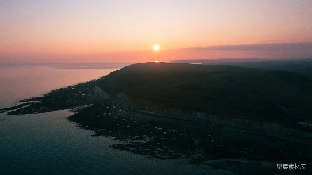 高清摄影 海岸 悬崖 日落 自然风光 航拍 夕阳下的海岸悬崖