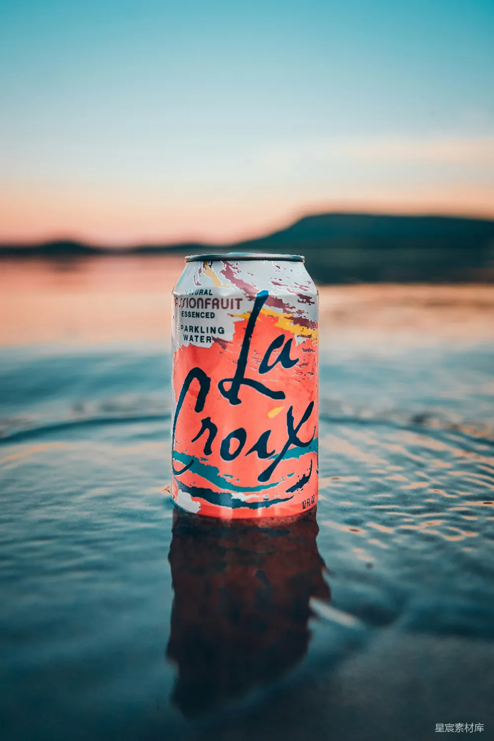 高清摄影 LaCroix 夏季饮料 自然景观 清新 户外 LaCroix在湖畔的宁静时光