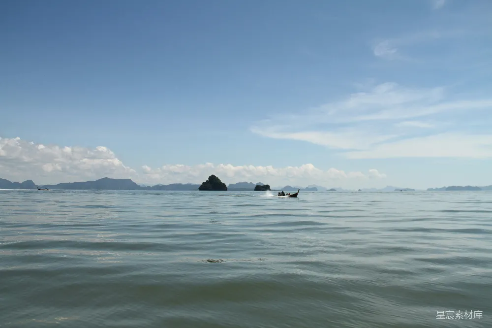高清摄影 海上风景 宁静 自然 船只 山脉 宁静的海上风景