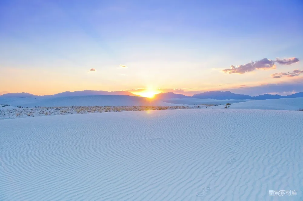 高清摄影 沙漠 日落 自然风光 宁静 旅行 夕阳下的白色沙漠