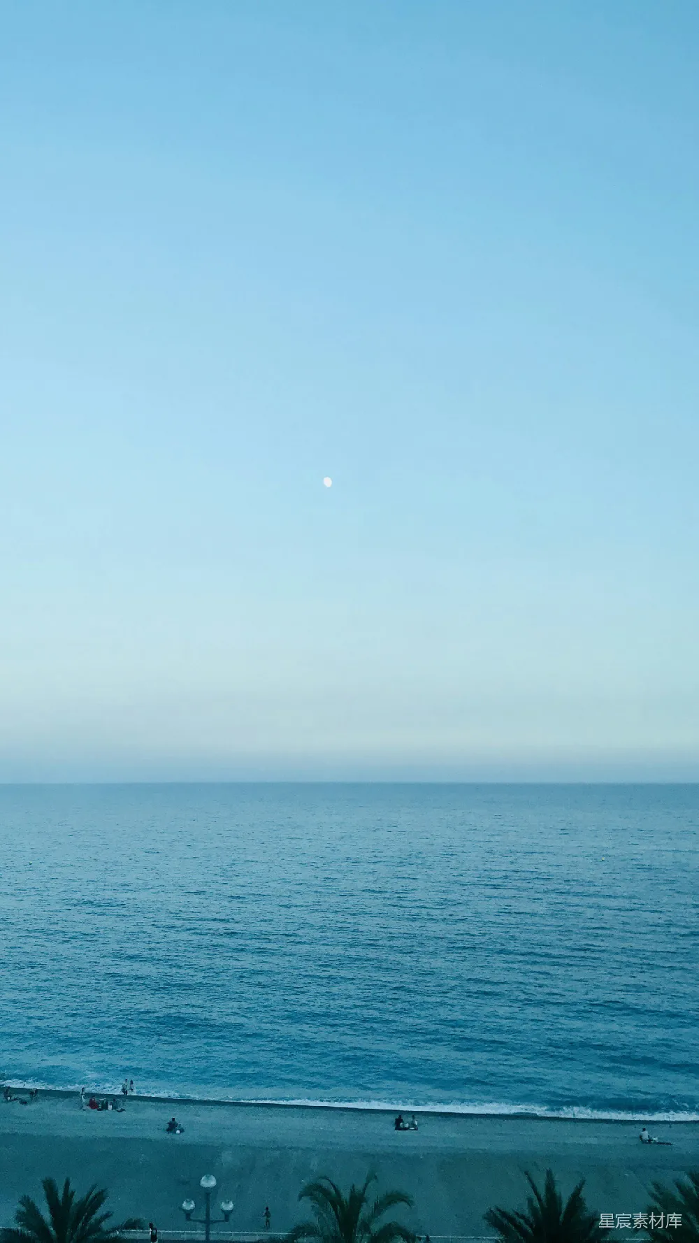 高清摄影 海滩 黄昏 宁静 月亮 自然 黄昏时分的海边景色