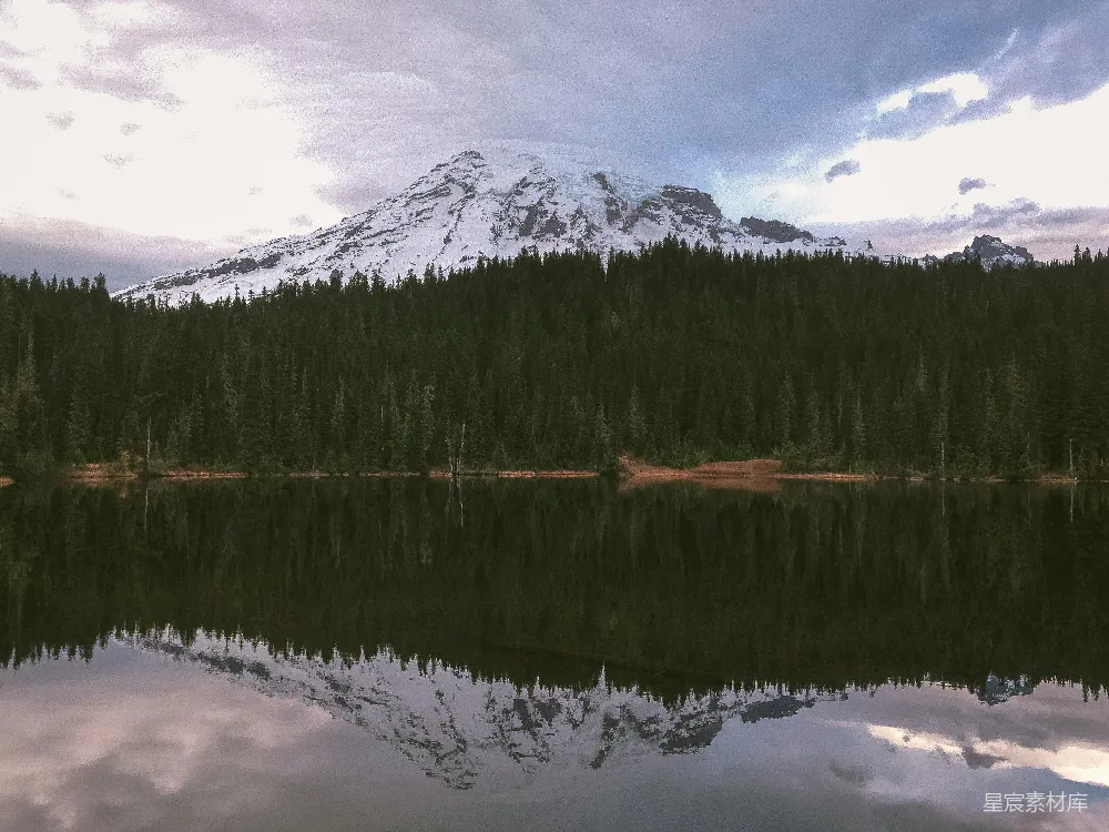 高清摄影 自然风光 宁静 山湖 倒影 风景 静谧的山湖倒影