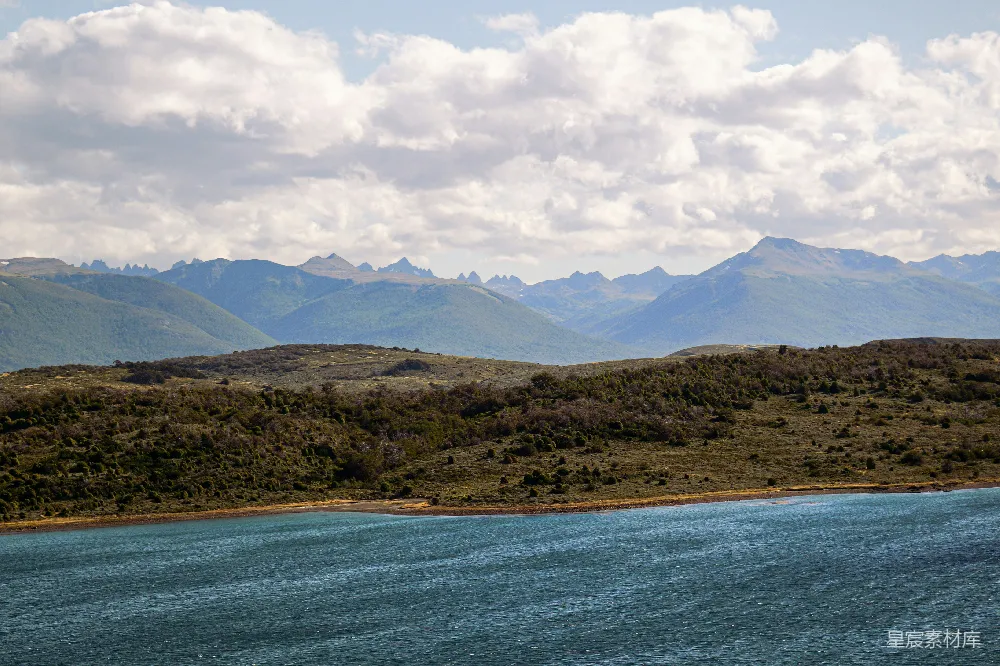 高清摄影 自然风光 山脉 湖泊 户外旅游 宁静 湖畔山景