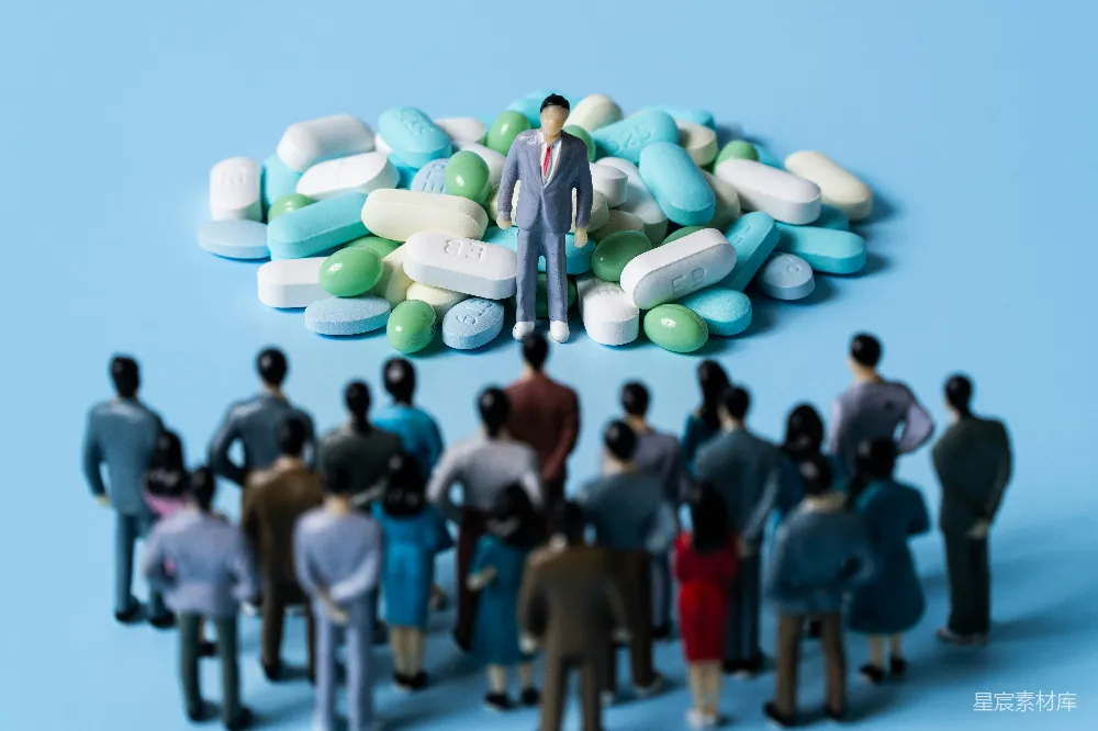 高清摄影 药物 决策 人群 象征 医疗 药海中的决策者