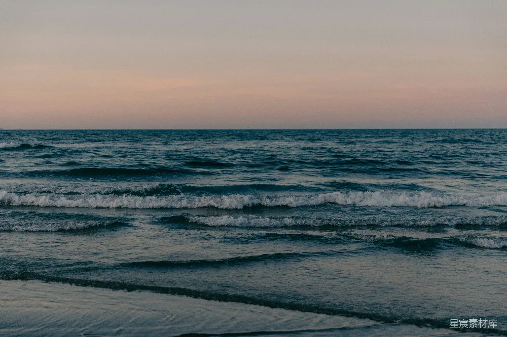 高清摄影 海滩 海浪 黄昏 自然 宁静 海浪与黄昏