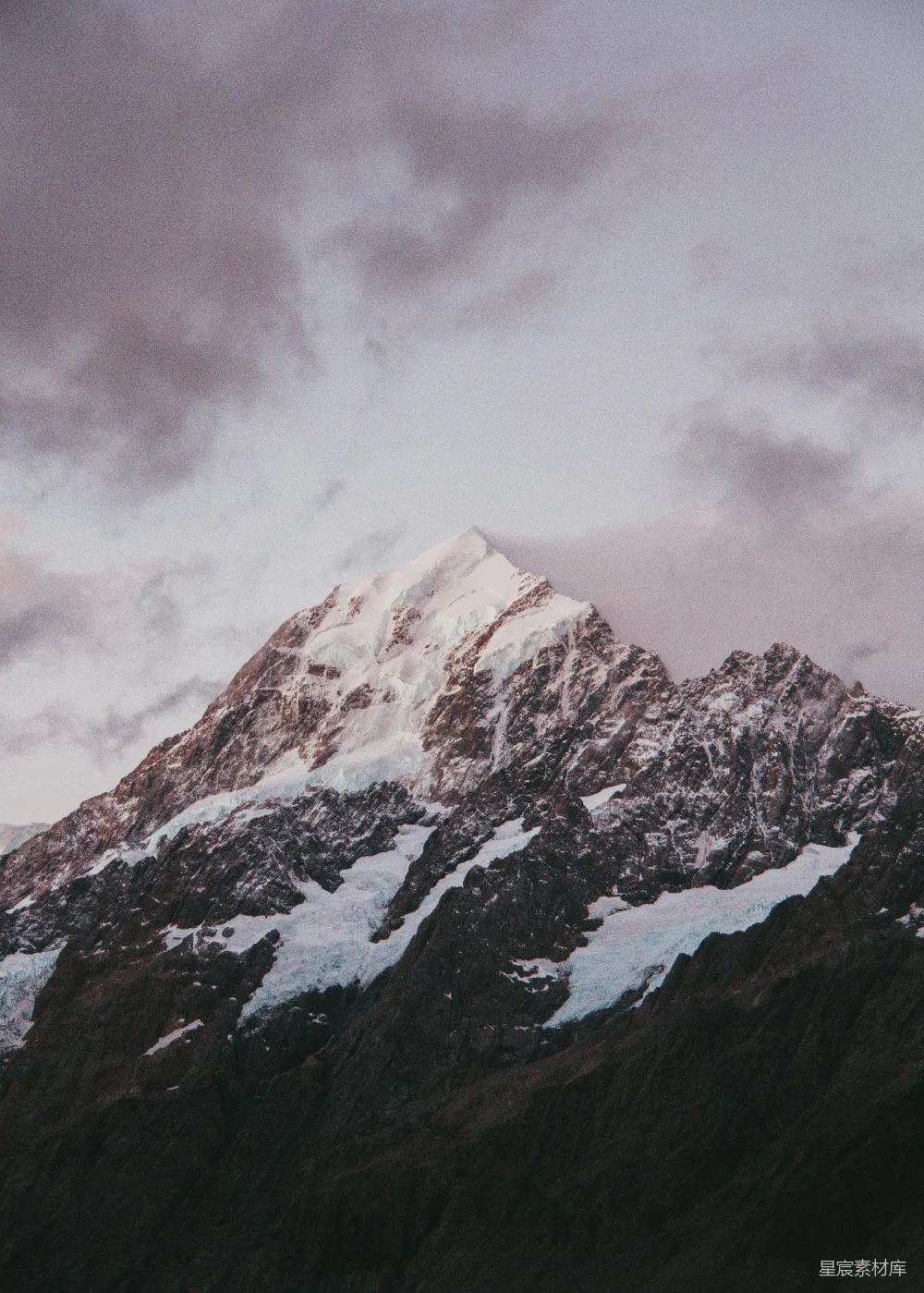 高清摄影 雪山 自然风光 户外探险 云层 冬季 雪峰与云海