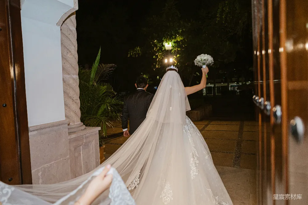 高清摄影 婚礼 新人 夜景 婚纱 浪漫 新人夜晚婚礼场景