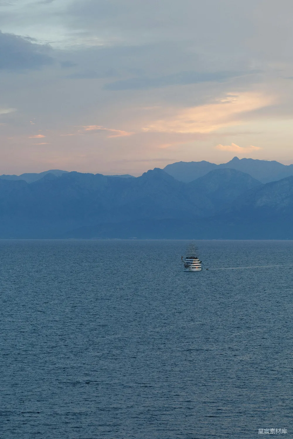 高清摄影 海景 夕阳 帆船 自然风光 宁静 夕阳下的孤帆远影