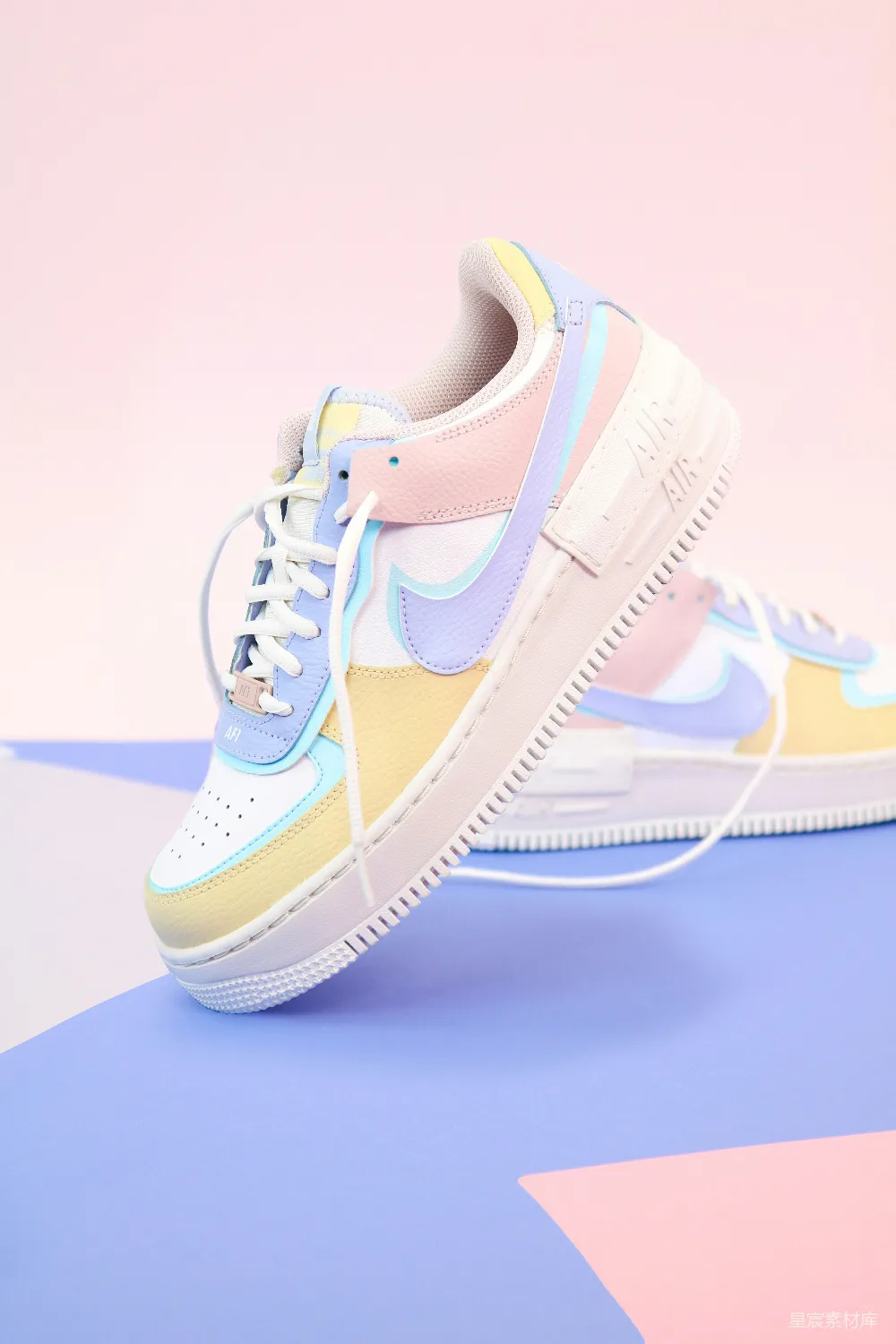 高清摄影 运动鞋 时尚 多彩 休闲鞋 潮流 梦幻色彩的Nike Air Force 1