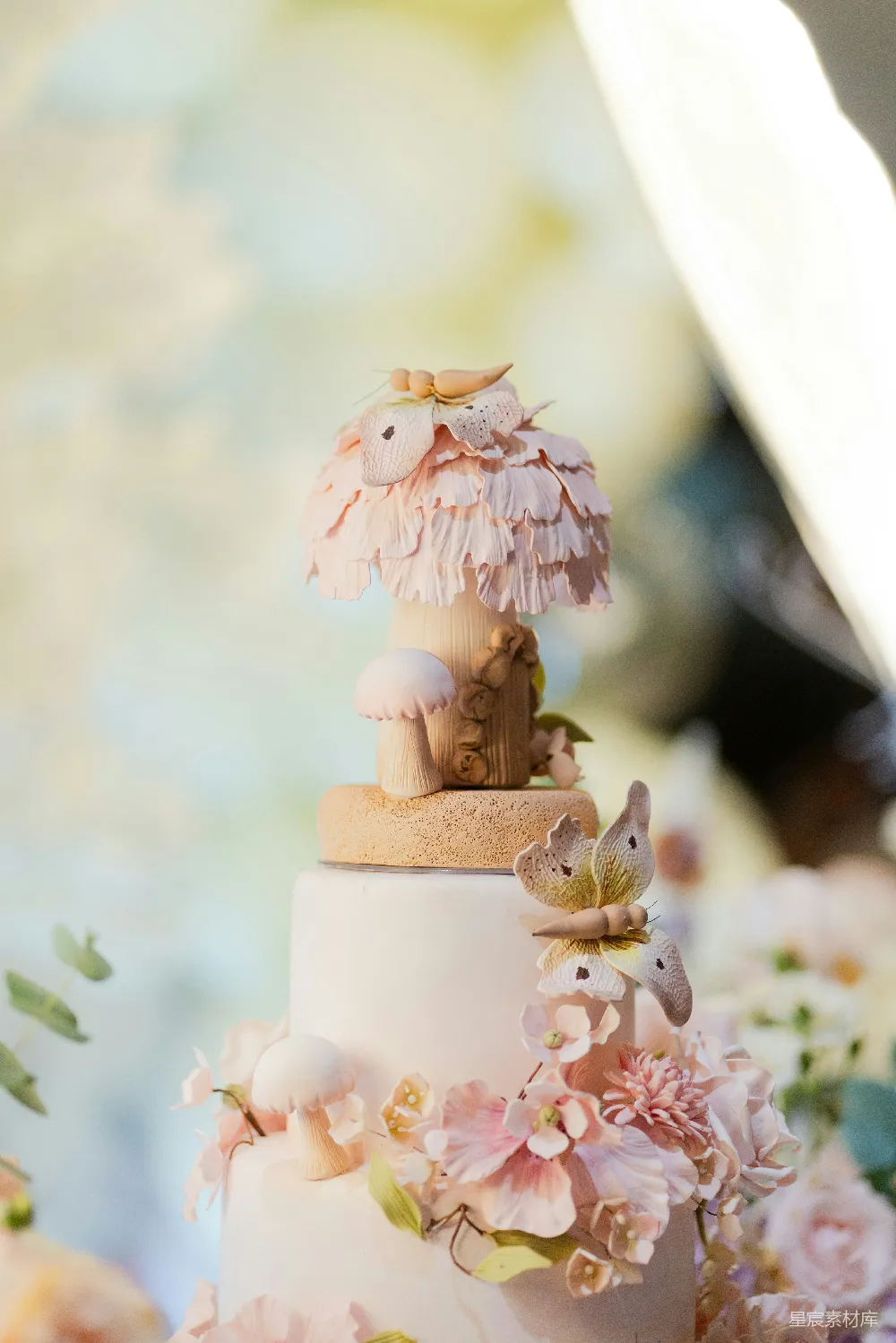 高清摄影 婚礼蛋糕 梦幻森林 花朵装饰 蛋糕艺术 婚礼装饰 梦幻森林主题婚礼蛋糕