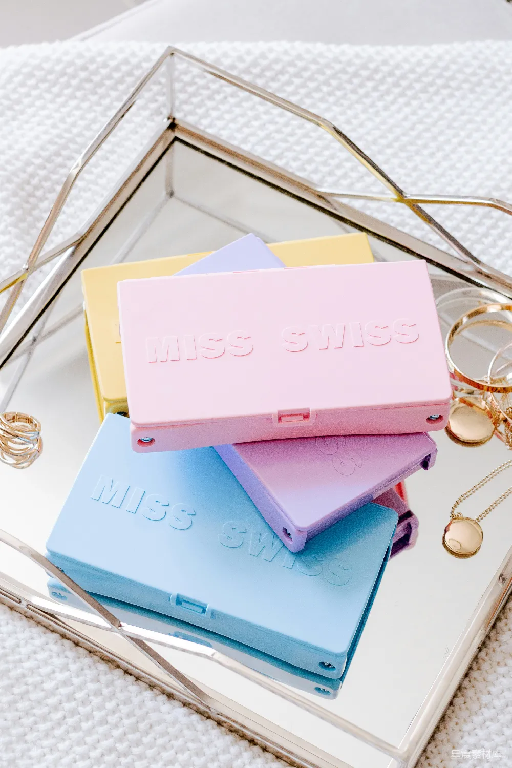 高清摄影 便携化妆盒 简约风格 旅行必备 化妆品收纳 便携式 Miss Swiss便携化妆盒