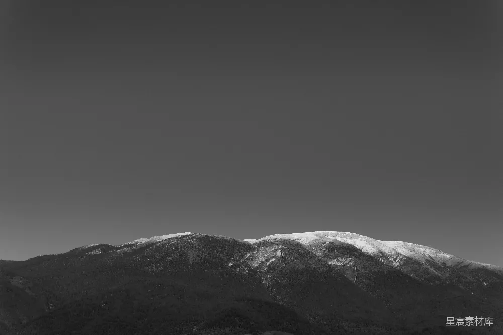 高清摄影 山景 黑白色调 自然风光 宁静 户外 黑白色调的山景