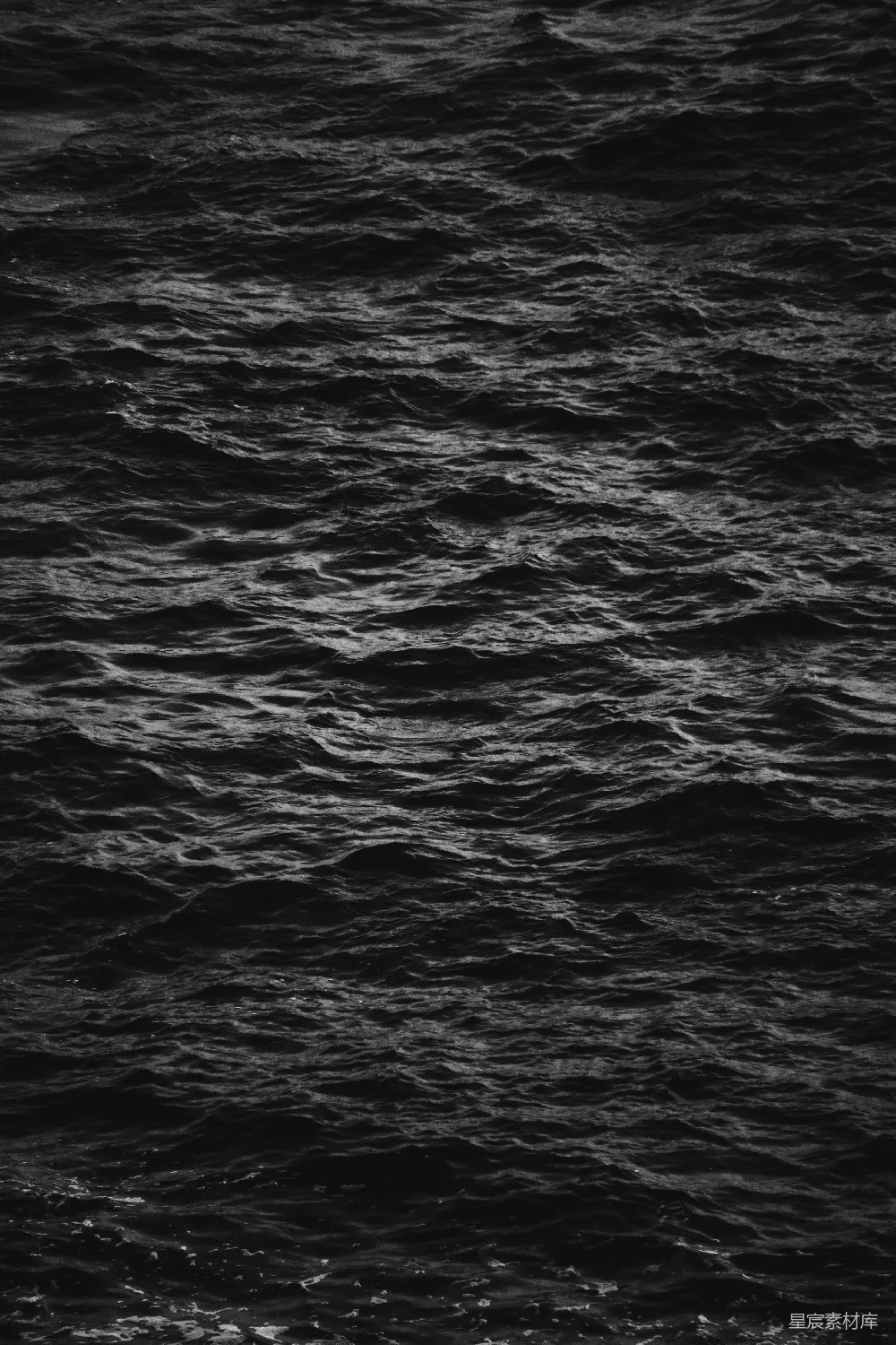 高清摄影 海面 阴暗 自然 静谧 深邃 阴沉的海面