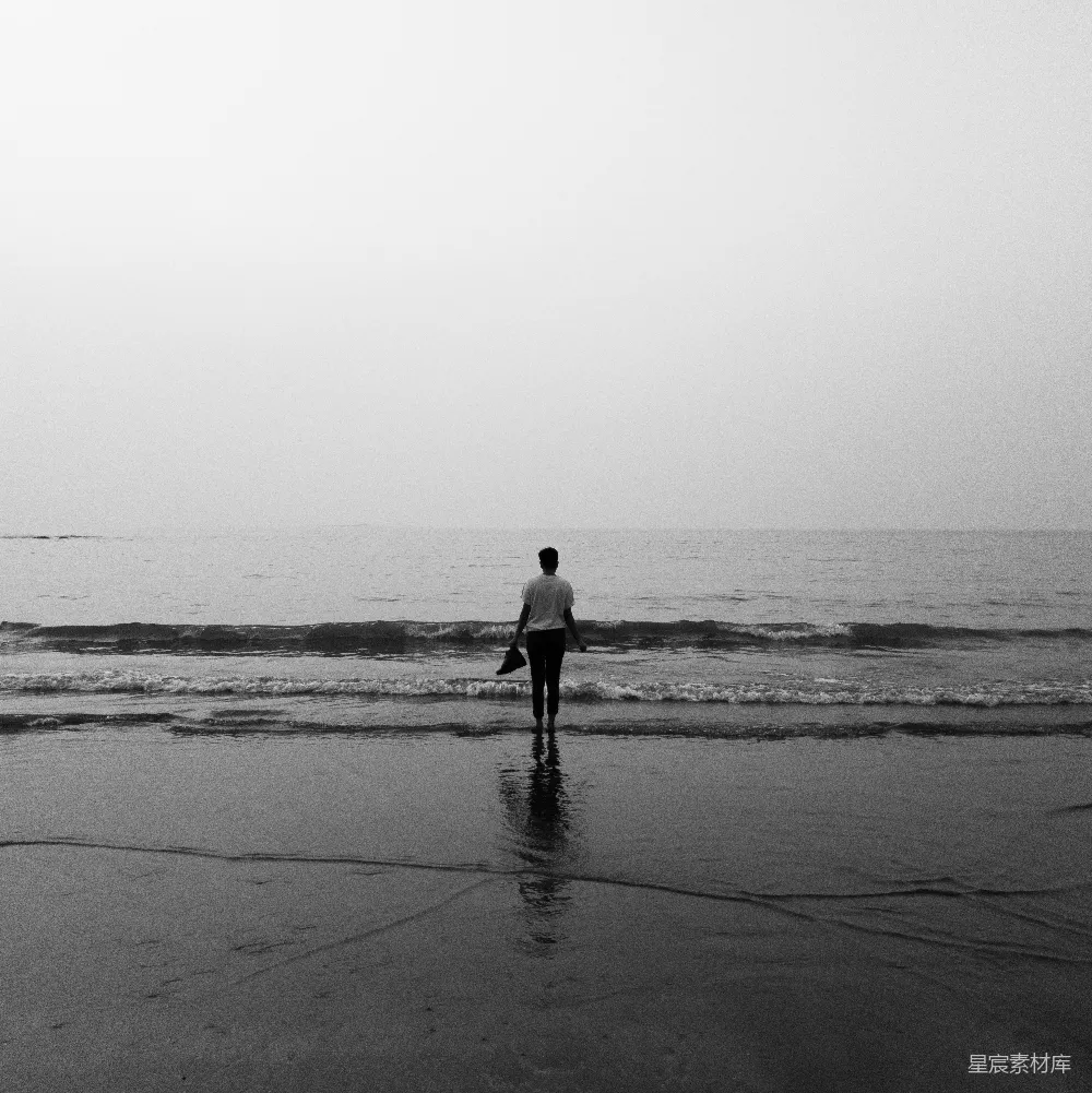 高清摄影 孤独 海滩 黑白 宁静 反思 海边独行者