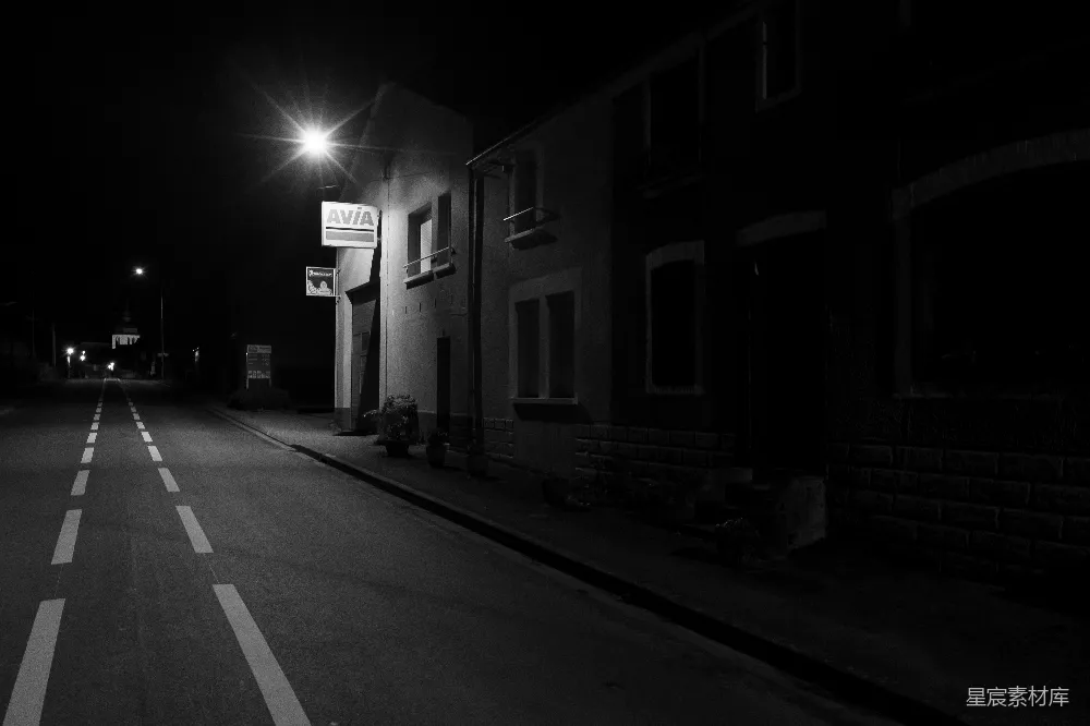 高清摄影 夜晚 寂静 街道 黑白 城市 夜晚的寂静街道
