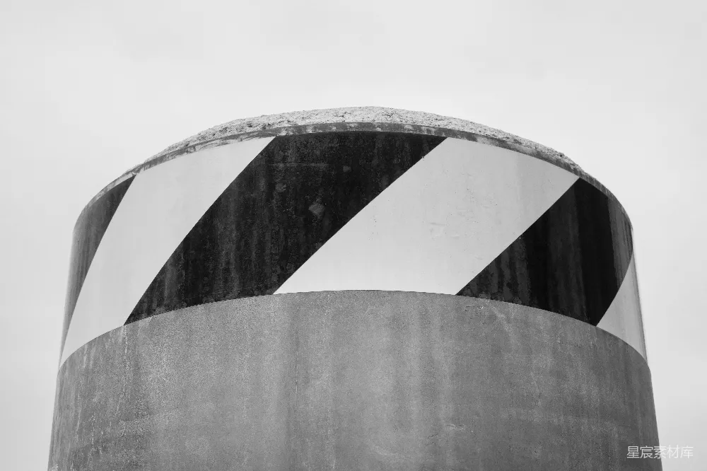 高清摄影 黑白 几何 圆柱 现代 艺术 黑白交错的几何圆柱