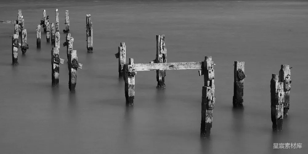 高清摄影 旧码头 倒影 黑白 静谧 怀旧 旧码头的倒影