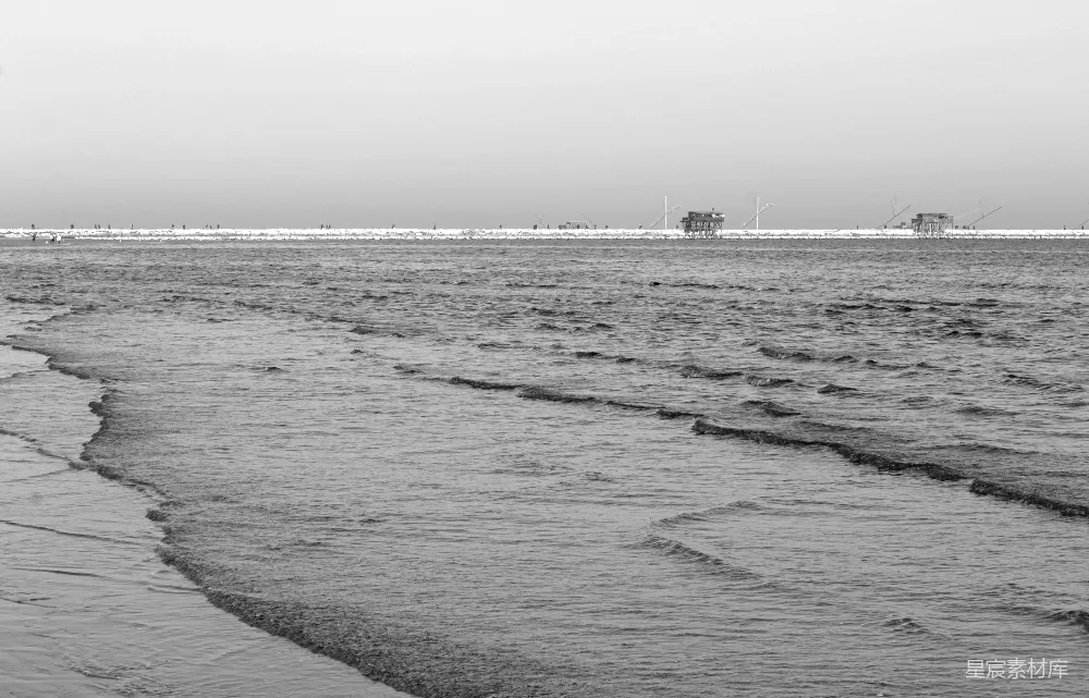 高清摄影 海滩 黑白色调 建筑 海景 自然风光 黑白色调的海滩与建筑