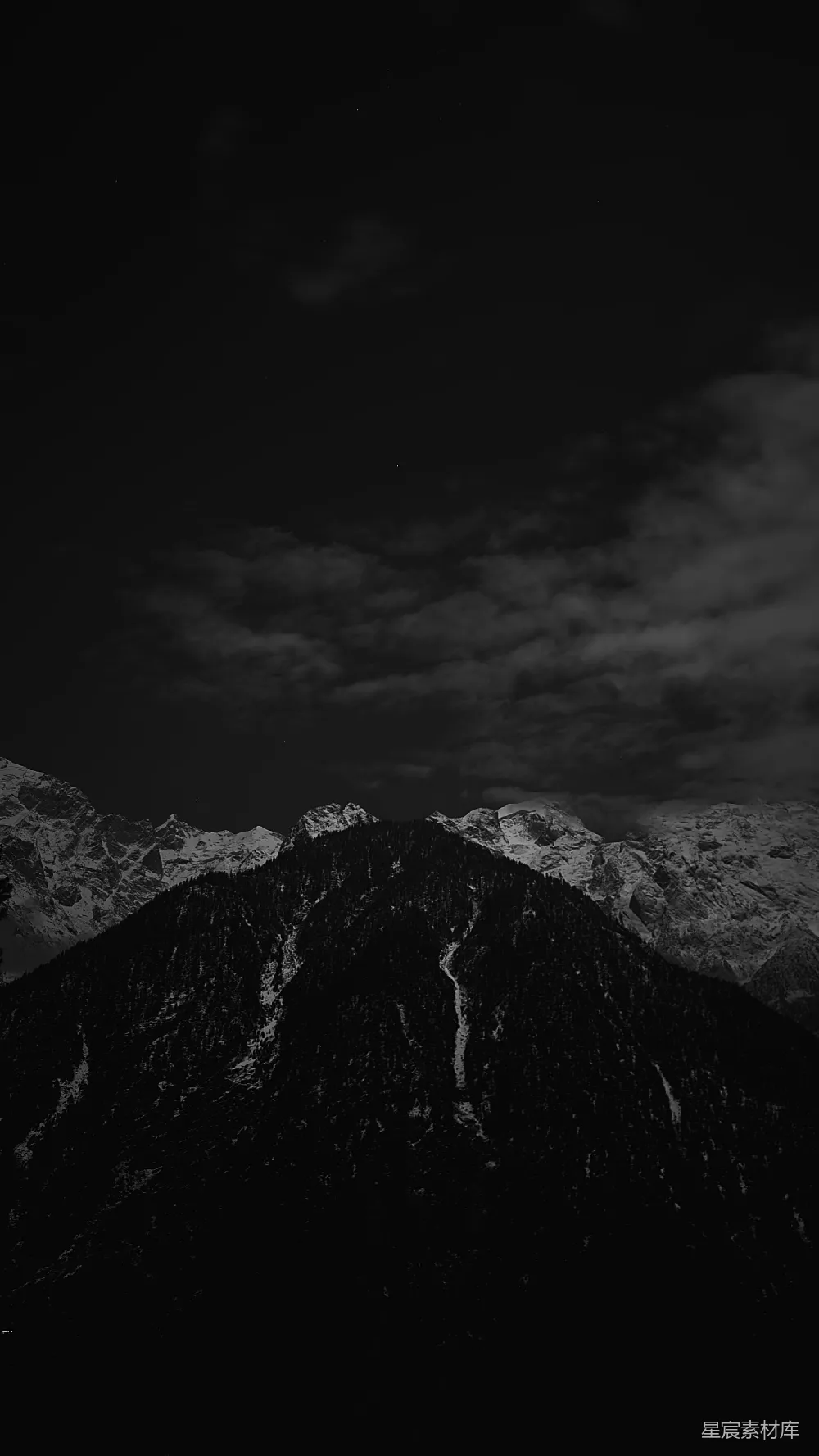 高清摄影 夜景 山峰 黑白 自然 宁静 夜幕下的雪山