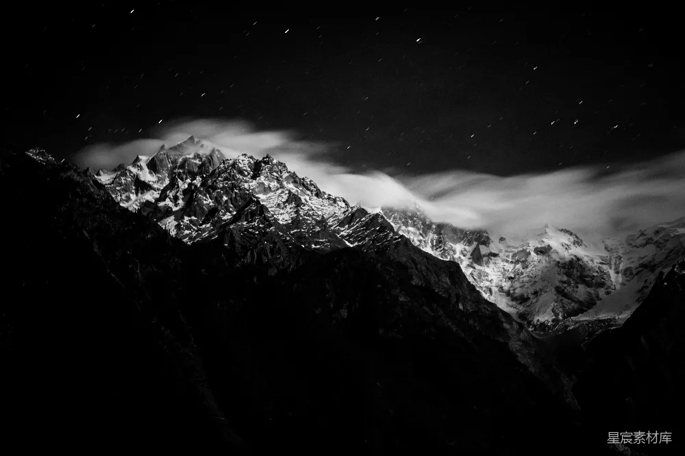 高清摄影 夜景 山峰 星空 黑白摄影 自然风光 夜空下的雪山