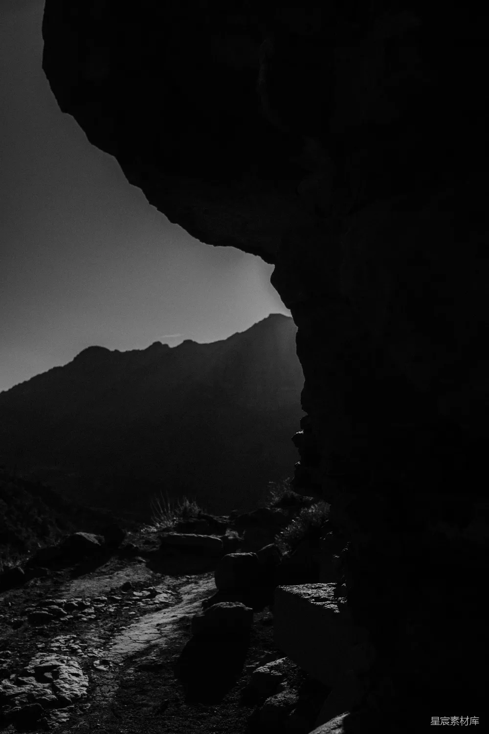高清摄影 山洞 阴暗 自然 户外 风景 山洞中的阴暗与远方