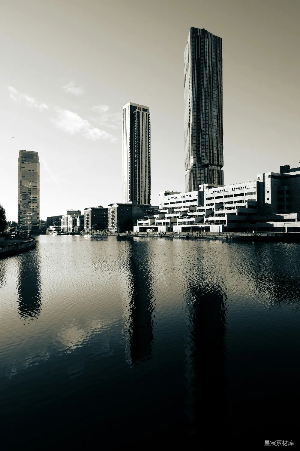 高清摄影 城市 倒影 摩天大楼 现代建筑 水体 城市倒影的现代景观