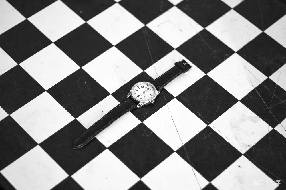 高清摄影 手表 棋盘 黑白 复古 简约 棋盘上的复古手表
