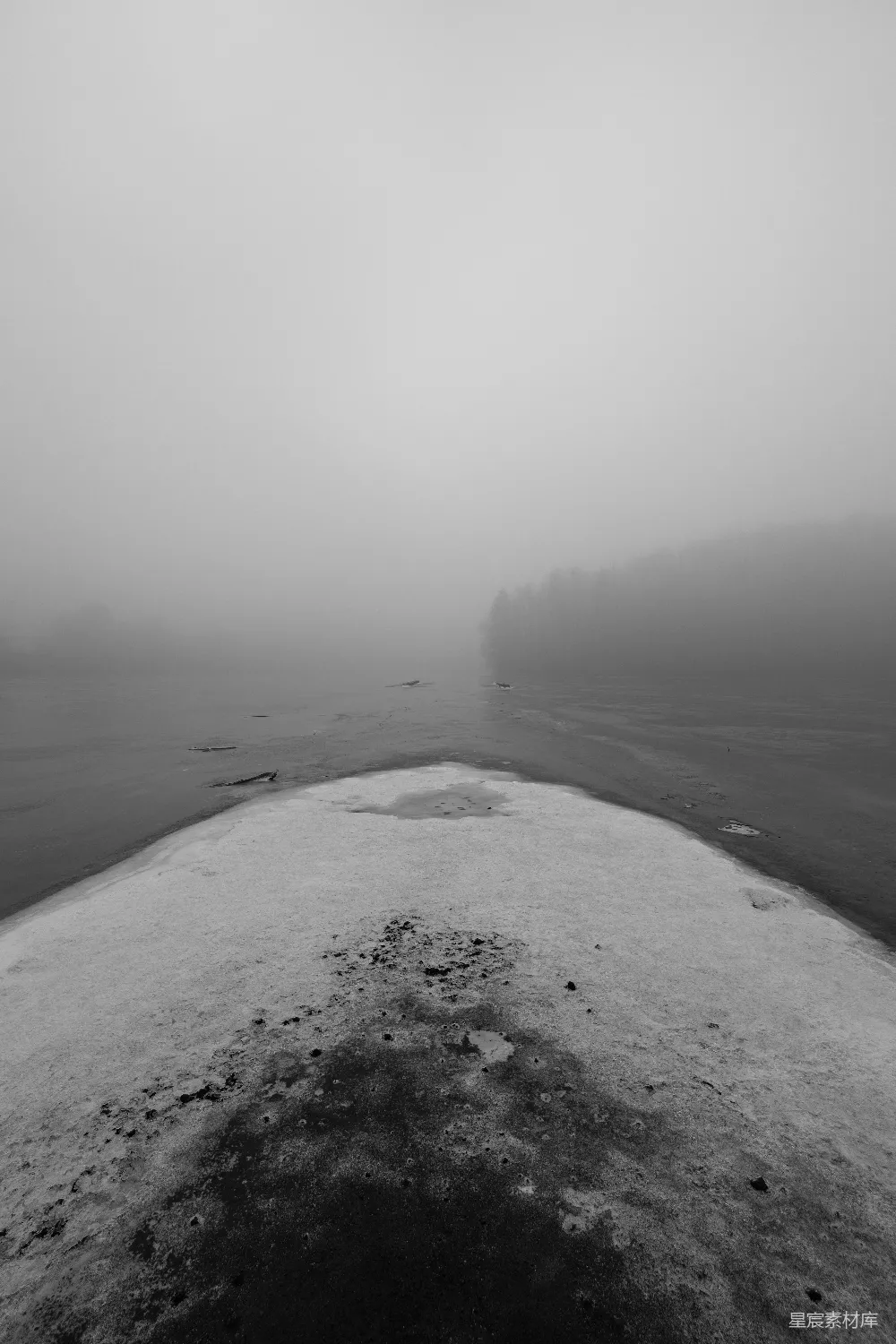 高清摄影 海滩 雾气 黑白 宁静 自然 雾中的宁静海滩
