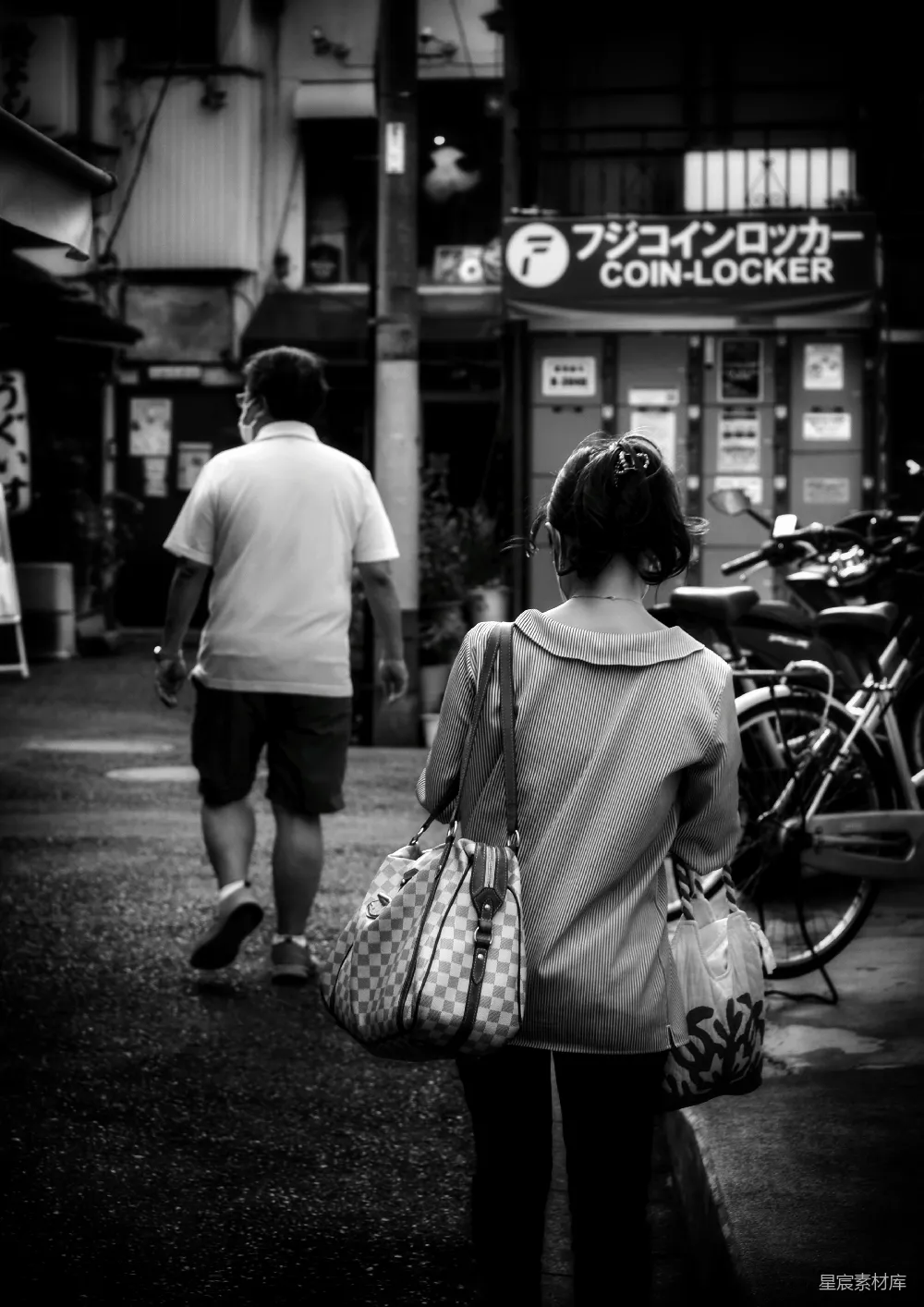 高清摄影 黑白色调 街头巷尾 日常生活 背影 城市 街头巷尾的背影