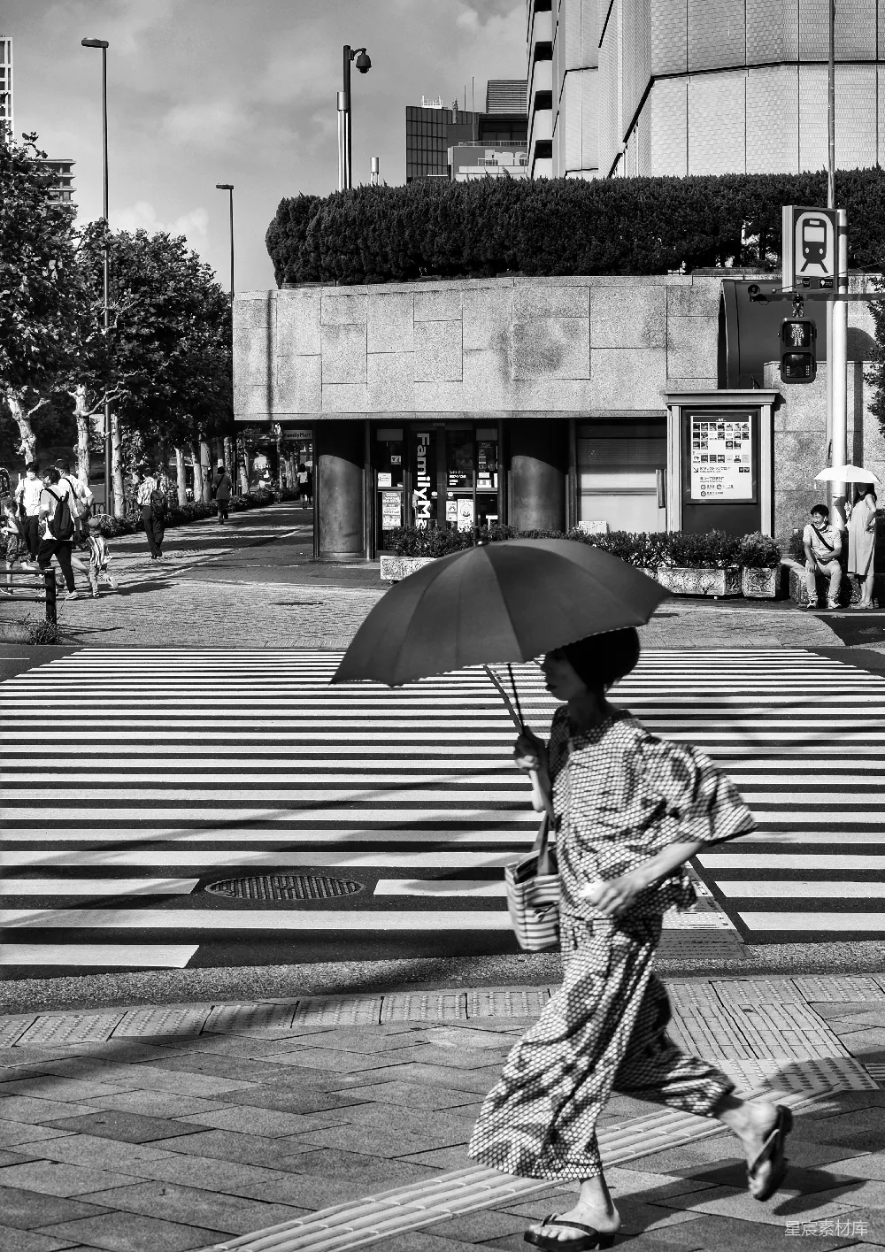 高清摄影 城市 黑白摄影 行人 日常 都市 都市中的伞影