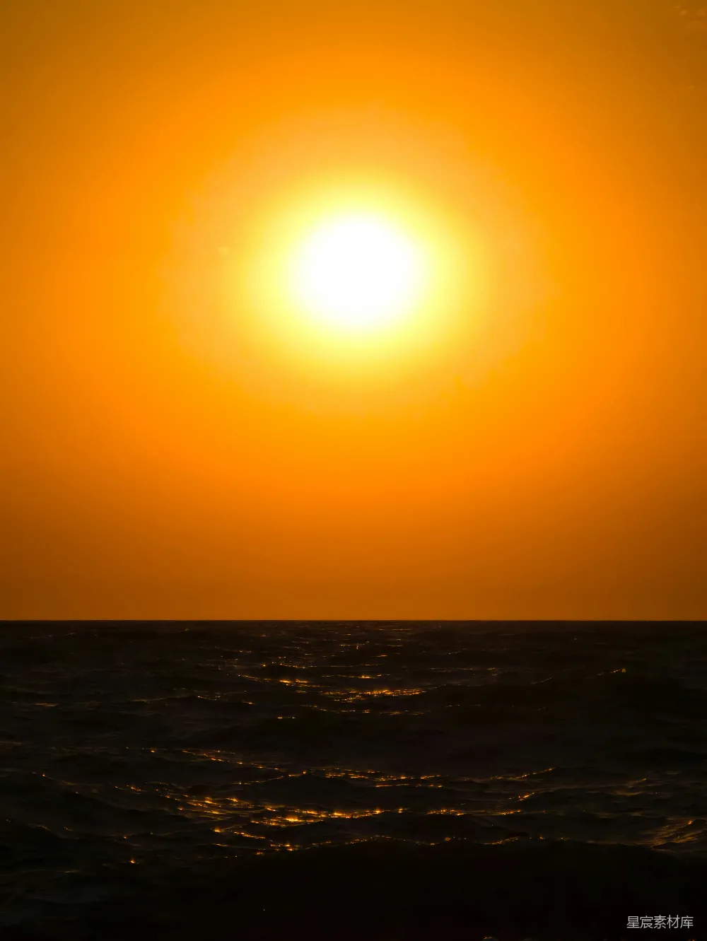 高清摄影 夕阳 海面 自然风景 宁静 日落 夕阳下的海面