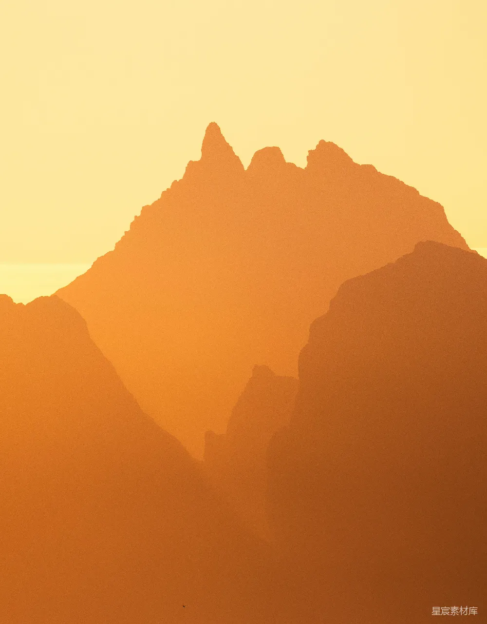 高清摄影 山峰 夕阳 剪影 自然风光 宁静 夕阳下的山峰剪影