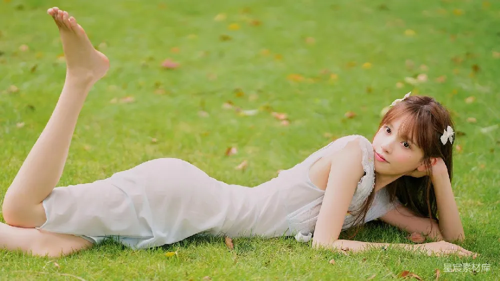 高清摄影 少女 写真 自然 清新 户外 草地上的少女写真