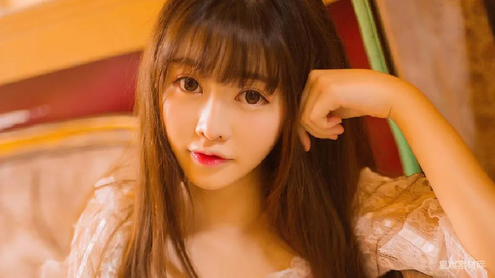 高清摄影 少女 写真 室内 甜美 可爱 甜美少女：温馨室内写真