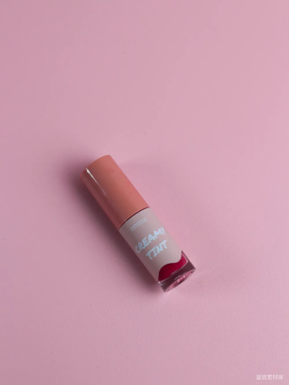 高清摄影 彩妆 口红 粉色背景 时尚 日常 Emina Creamy Tint