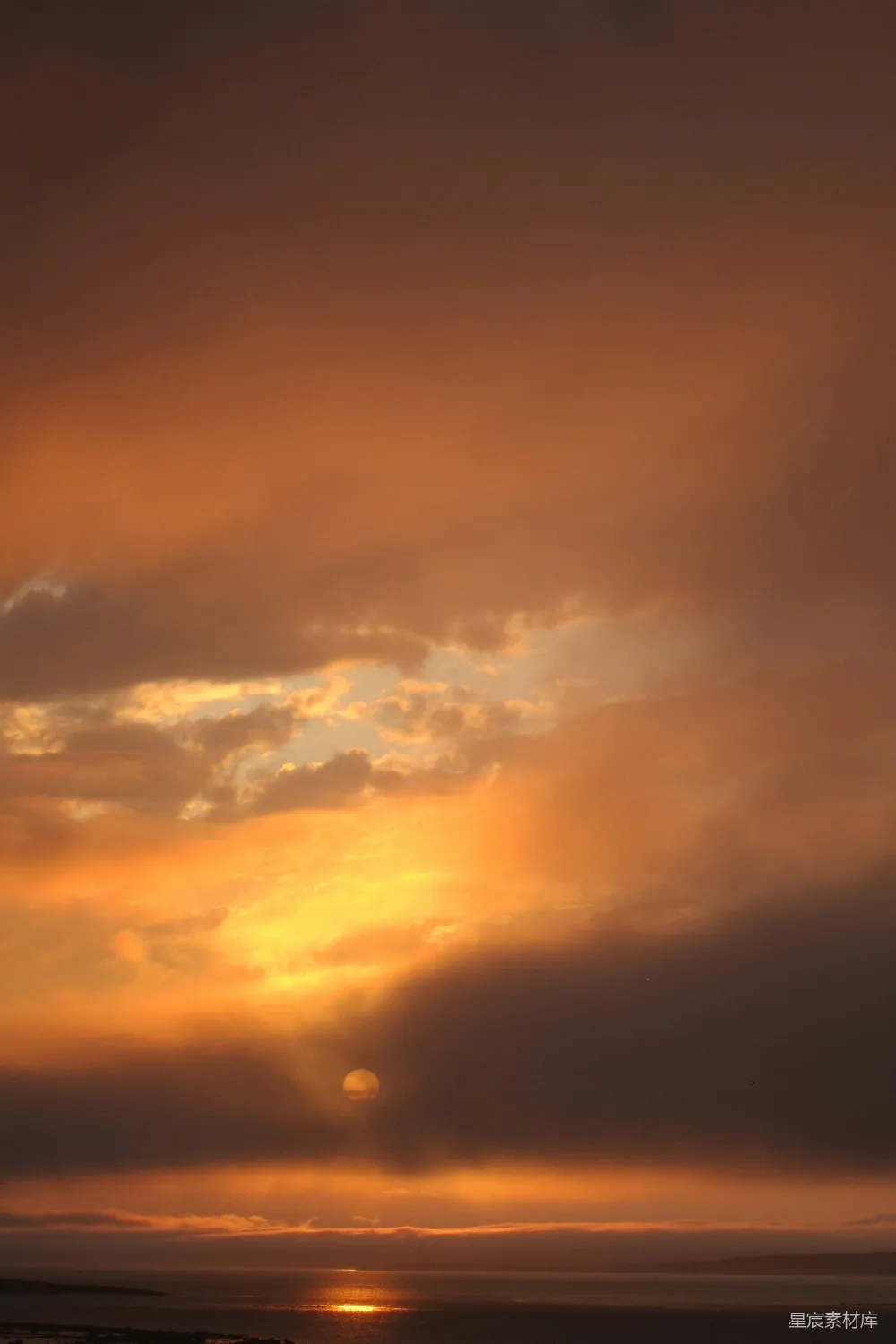 高清摄影 夕阳 海景 云彩 自然风光 宁静 夕阳下的海面
