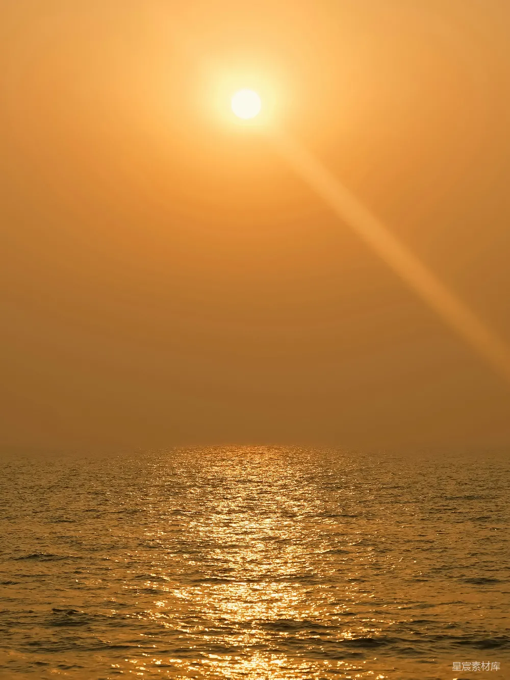 高清摄影 夕阳 海景 宁静 自然风光 日落 金色海平面上的夕阳